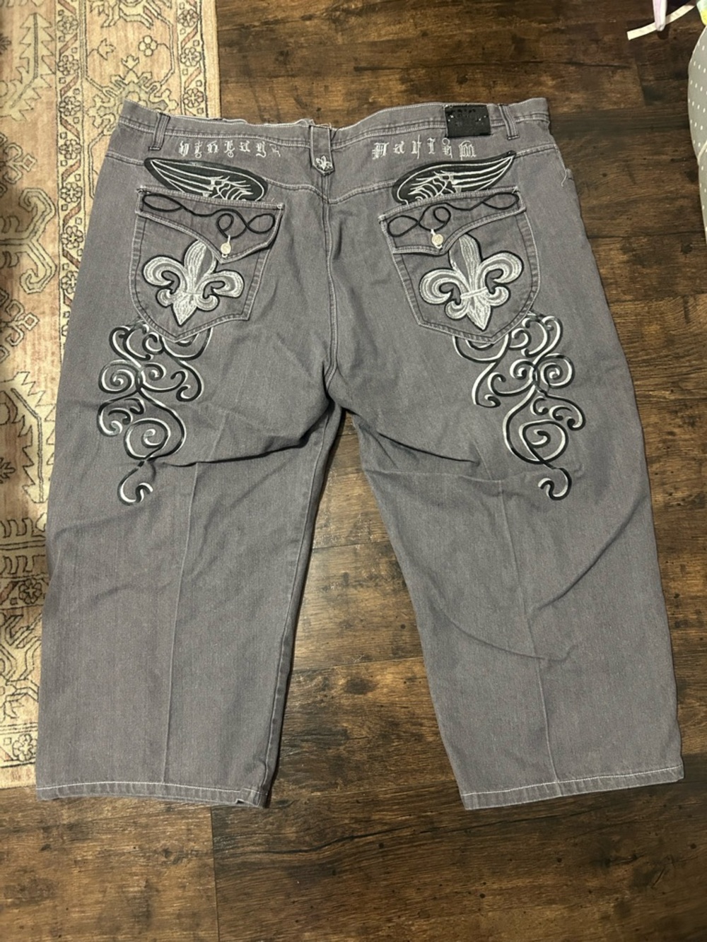 Vintage Harlem Gray Baggy Shorts Embroidered Fleur-de-Lis Men’s Size 50